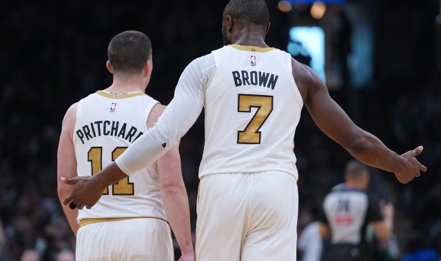 杰伦·布朗：本场是团队胜利 每个人各司其职 球队就会更有威胁