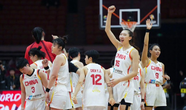 世界杯高清赛事平台-女篮开门红！3大中锋轰47分太无解 张子宇11分钟砍12+3手握5优势